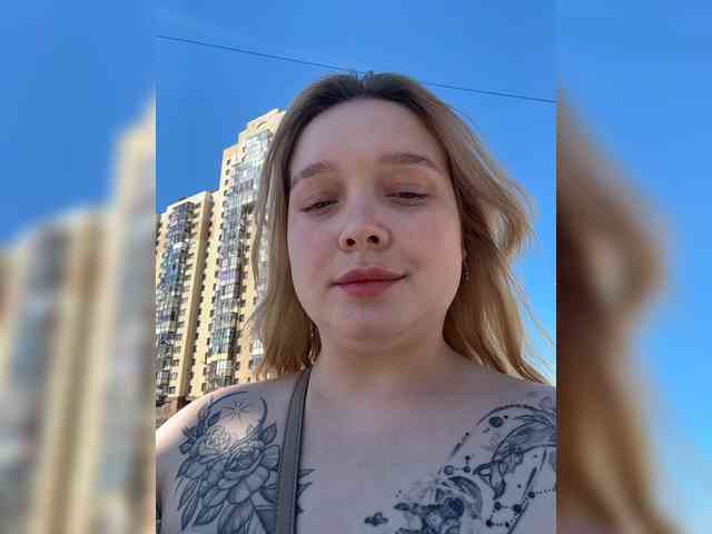 AlinaAdams webcam