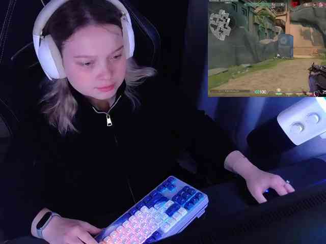 AlinaAdams webcam