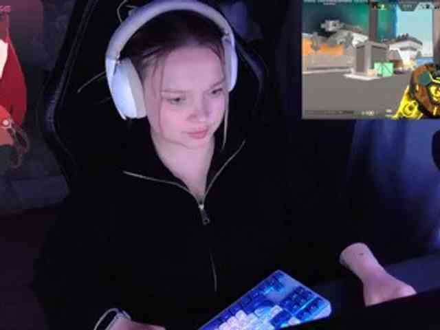 AlinaAdams webcam