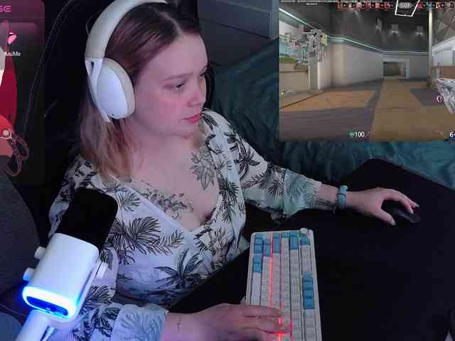 alinaadams's live room