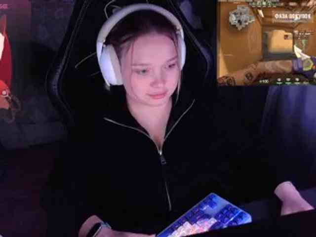 AlinaAdams webcam
