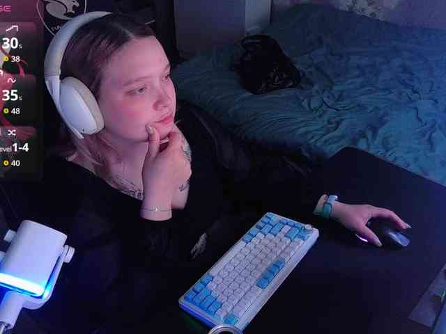 alinaadams's live room