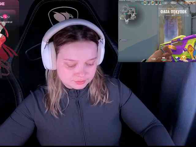 Modèle: AlinaAdams