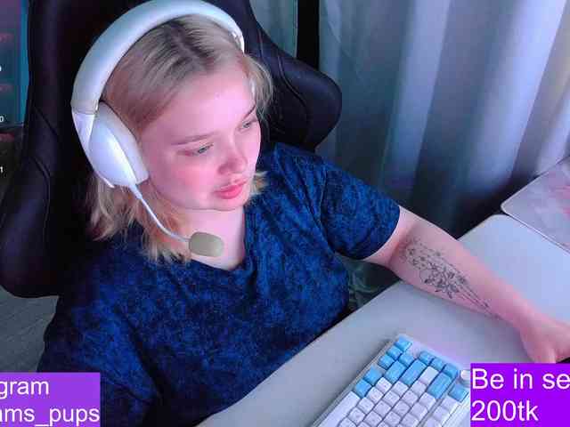 AlinaAdams webcam