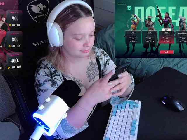 alinaadams's live room