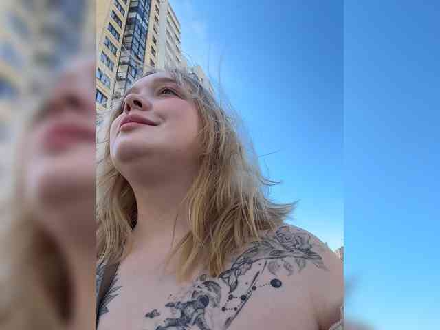 AlinaAdams webcam