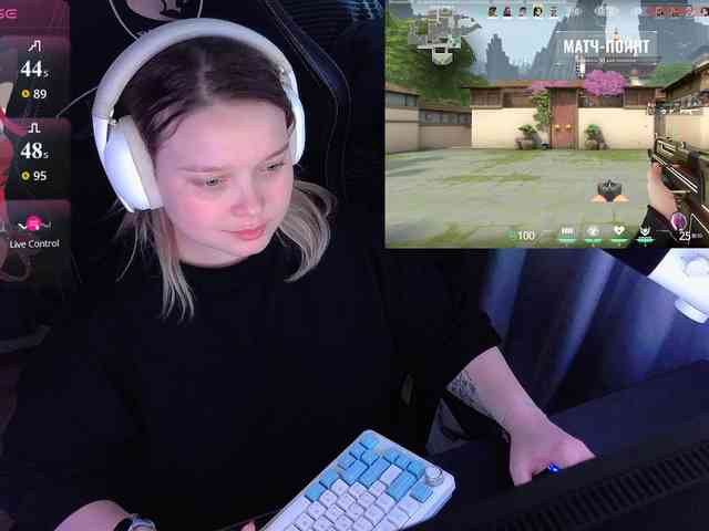 AlinaAdams webcam