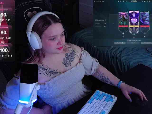 alinaadams's live room