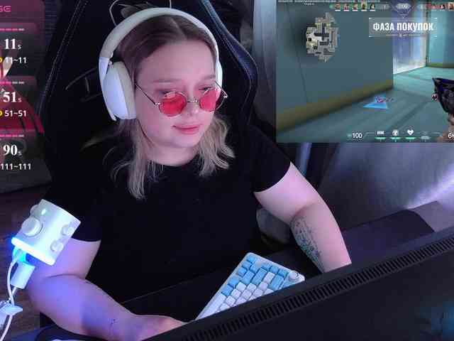 AlinaAdams webcam