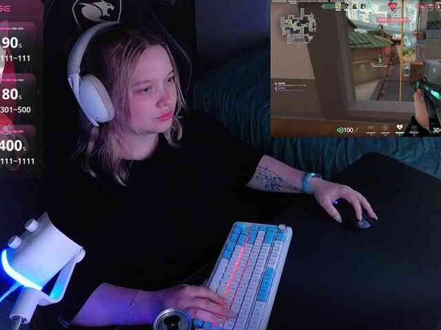 alinaadams's live room