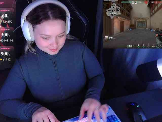 AlinaAdams AlinaAdams