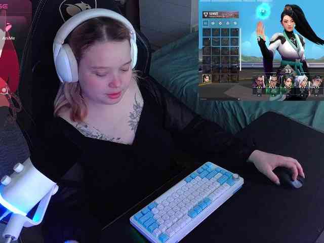 AlinaAdams AlinaAdams