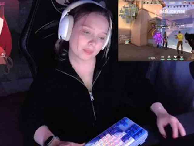 alinaadams's live room