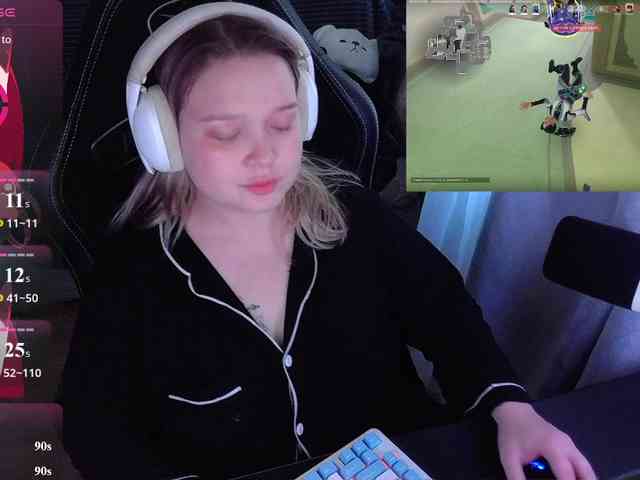 Alinaadams's live stream