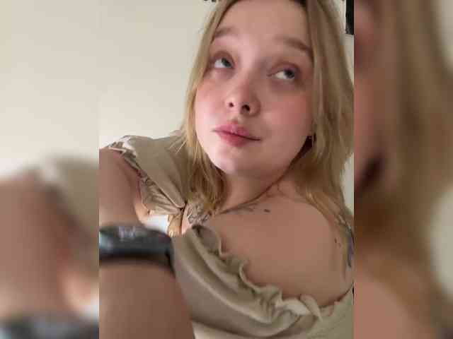 AlinaAdams webcam