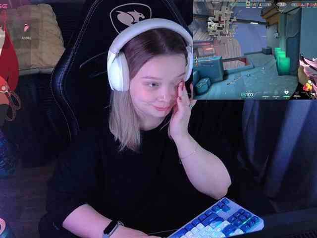 AlinaAdams AlinaAdams