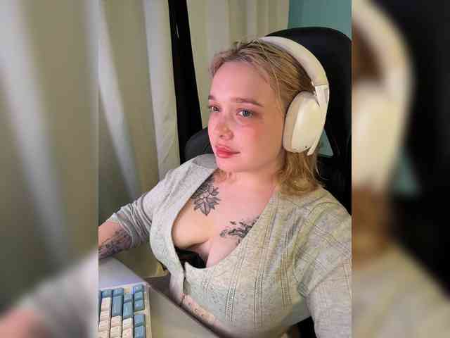 AlinaAdams webcam