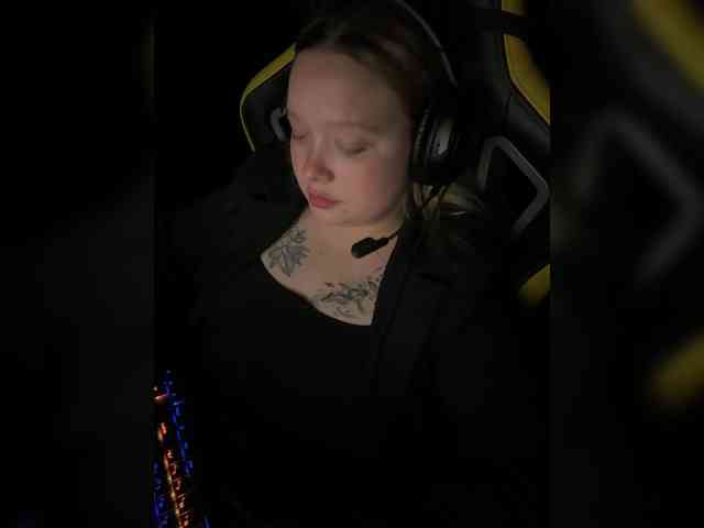 AlinaAdams webcam