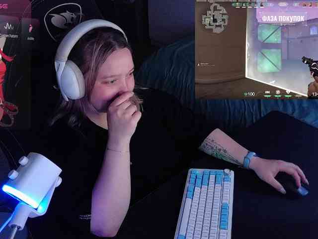 AlinaAdams Live Webcam on BongaCams