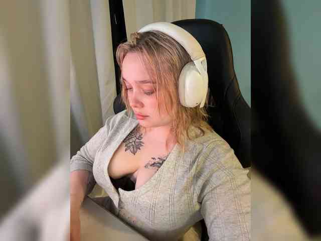 AlinaAdams webcam
