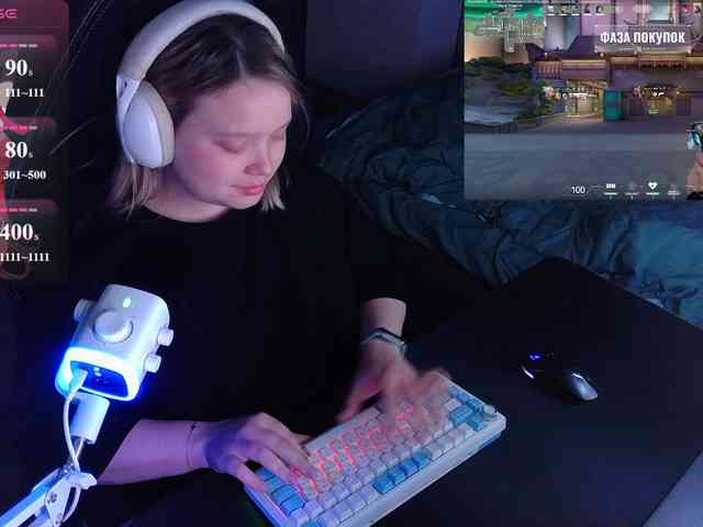AlinaAdams webcam