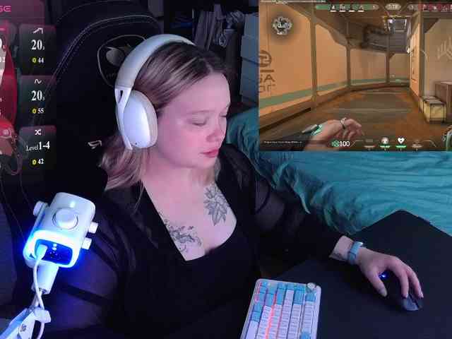 alinaadams's live room