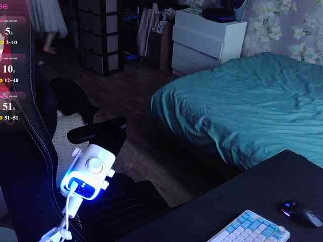 alinaadams's live room