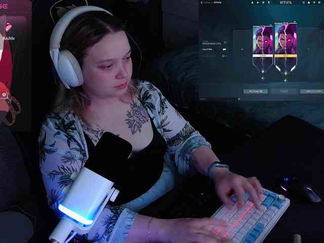 AlinaAdams webcam