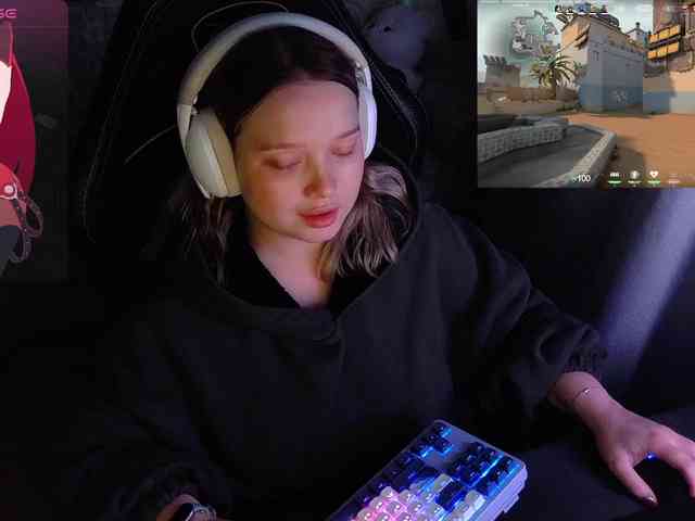 AlinaAdams webcam