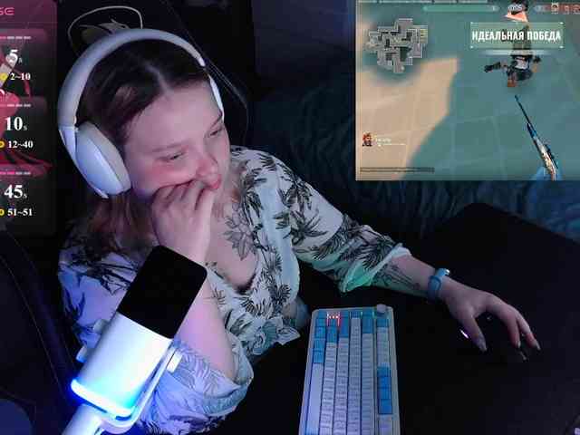 alinaadams's live room