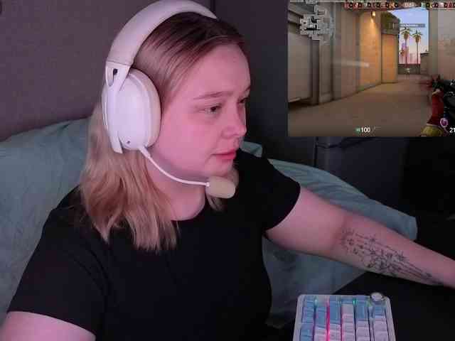 AlinaAdams webcam