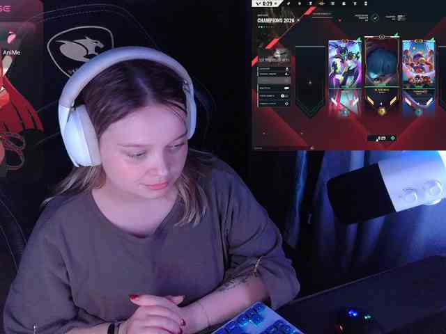 AlinaAdams webcam