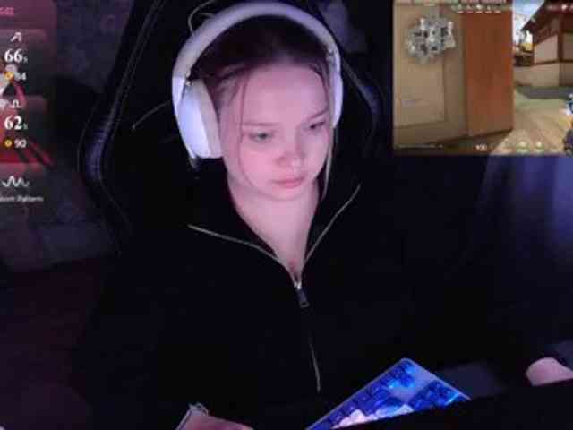 AlinaAdams webcam