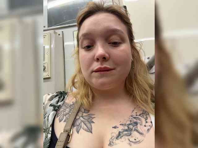 AlinaAdams webcam