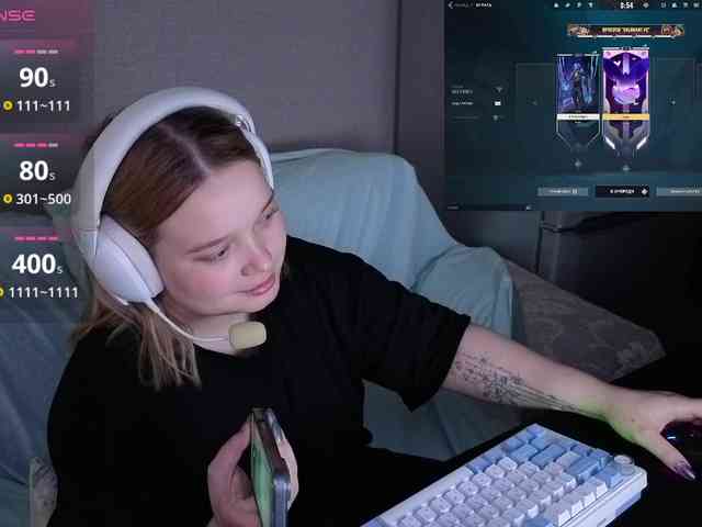 alinaadams's live room