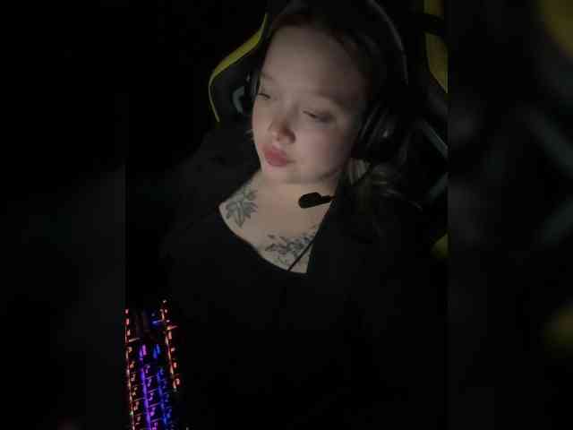 AlinaAdams webcam