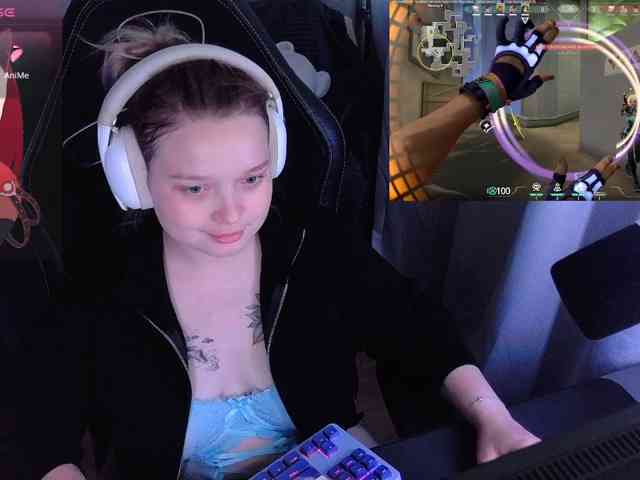 AlinaAdams webcam