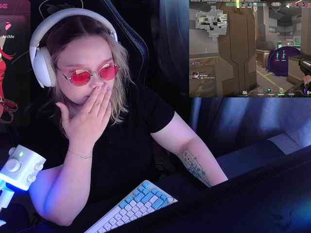 AlinaAdams webcam