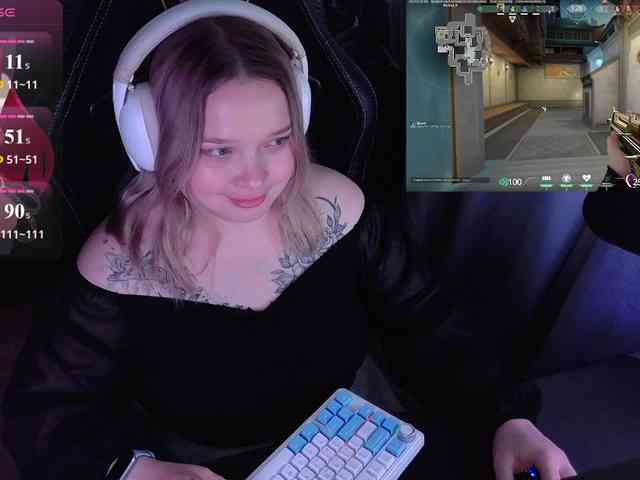 alinaadams's live room
