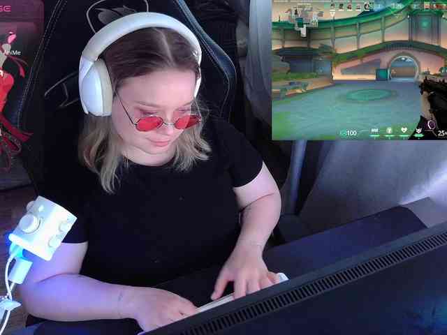 AlinaAdams webcam