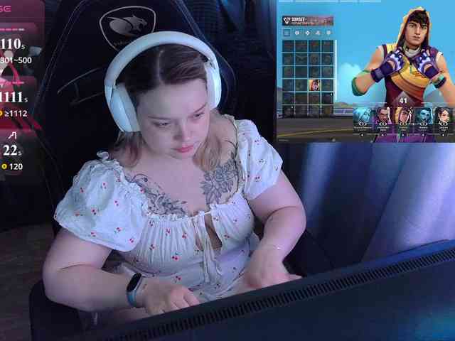 Modèle: AlinaAdams