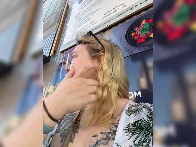 AlinaAdams webcam
