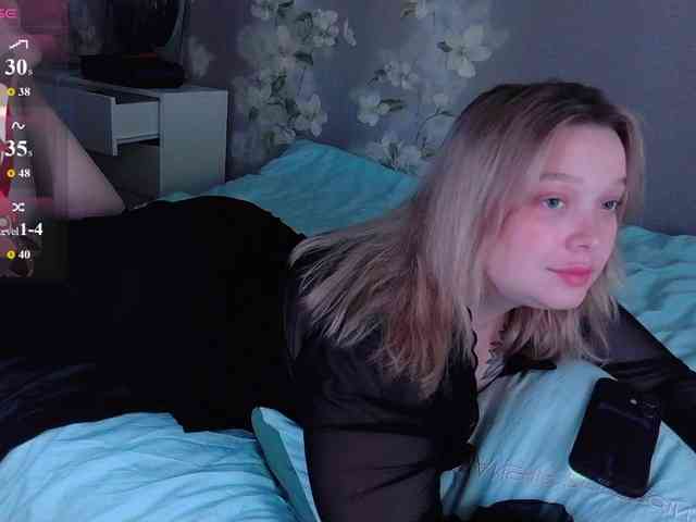 alinaadams's live room