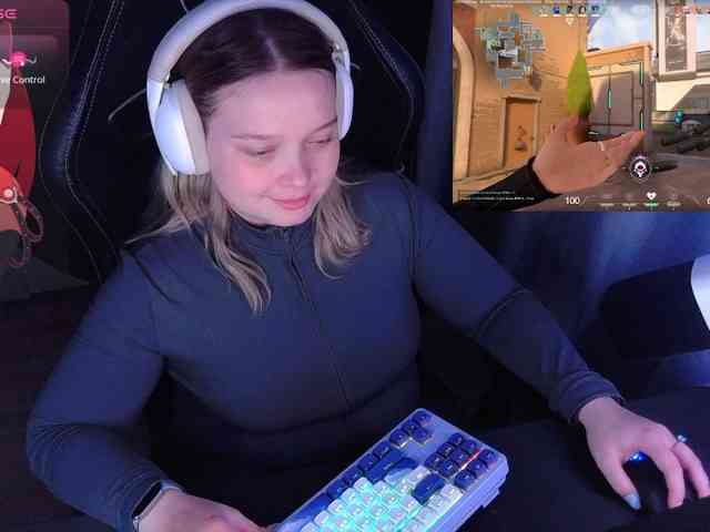 AlinaAdams webcam