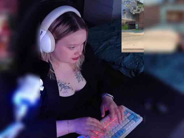 AlinaAdams webcam