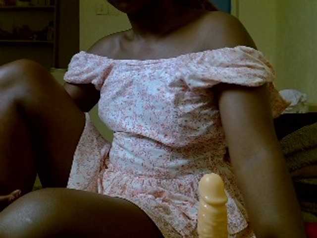 Prettybii live cam on BongaCams