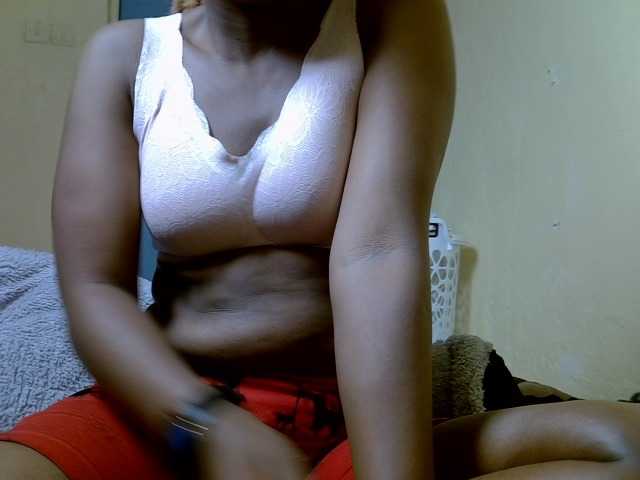 Prettybii live cam on BongaCams
