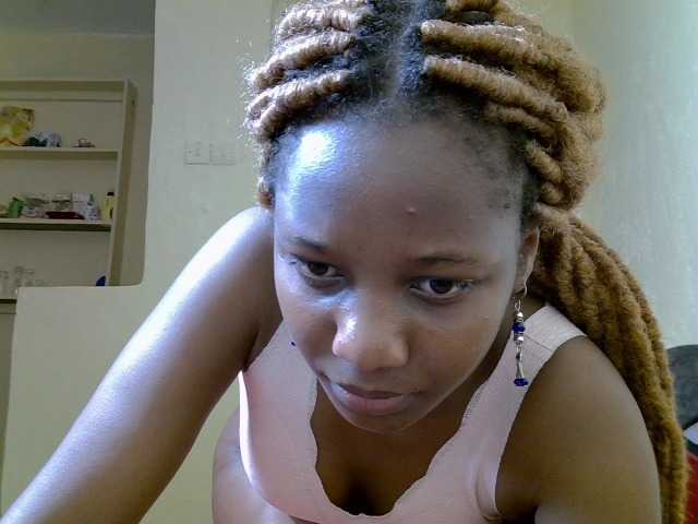 Prettybii live cam on BongaCams