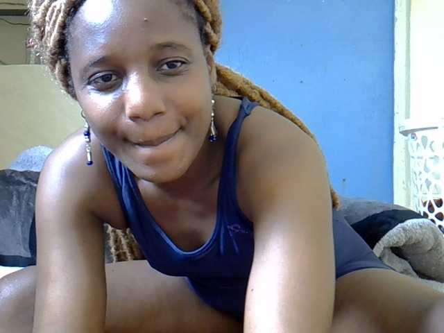 Prettybii live cam on BongaCams