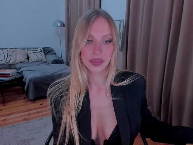 ToxicBlonde live cam
